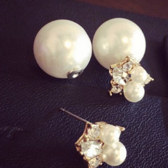 🦋SALE🦋 Double Sided Studs - Picture 3 of 4