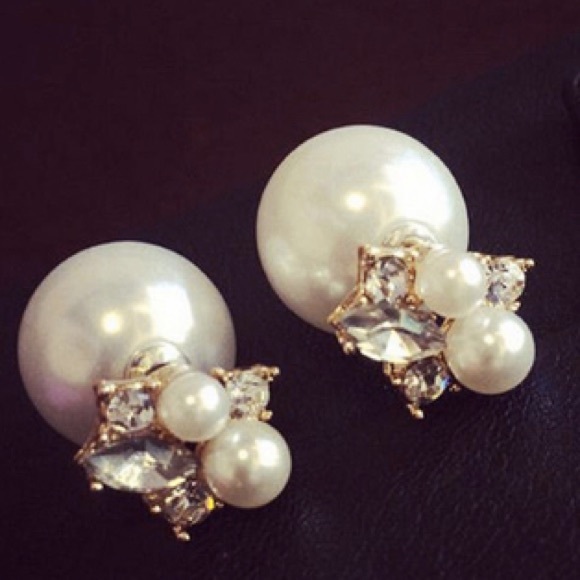 🦋SALE🦋 Double Sided Studs - Picture 2 of 4