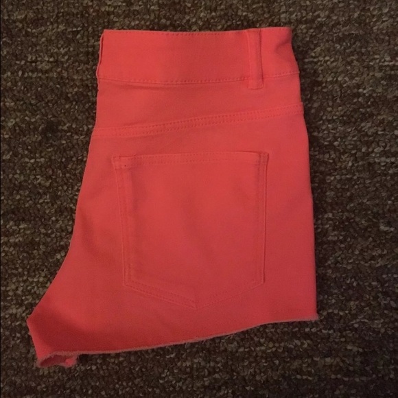 DIVIDED By H&M Hot Pink Shorts - Picture 4 of 4