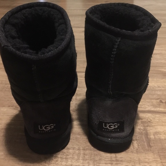 Black UGG size 5