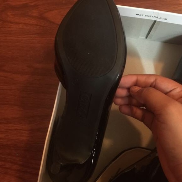 Heels - Picture 2 of 3