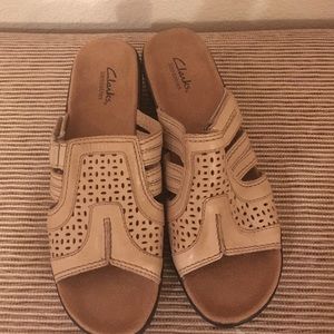 Tan Clarks bendables sandals. Never worn