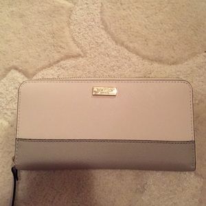 Kate spade wallet/clutch. Like new.