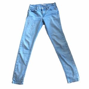 Light blue Levi's skinny jeans