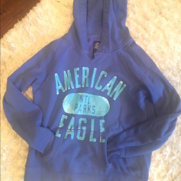 American Eagle blue sweatshirt
