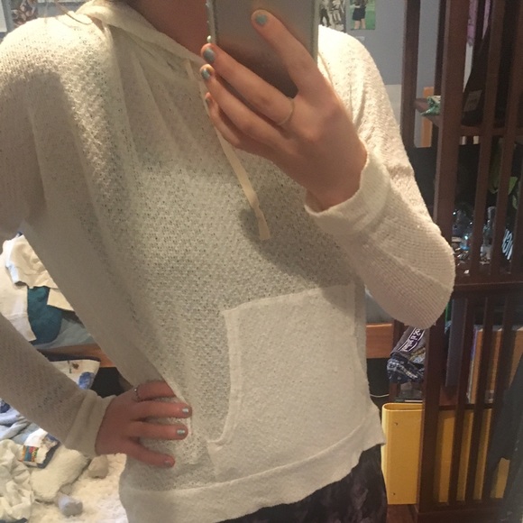 White thin comfy knitted sweater