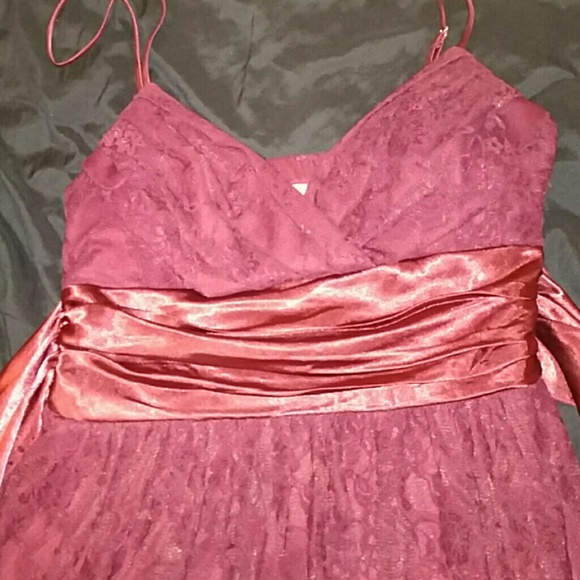 Lace dress - Picture 2 of 4