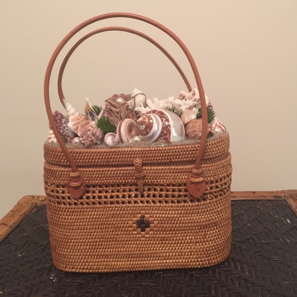 Beautiful handmade straw bag with shell detail