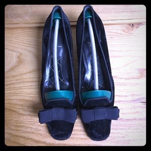 Yves Saint Laurent Rive Gauche heel