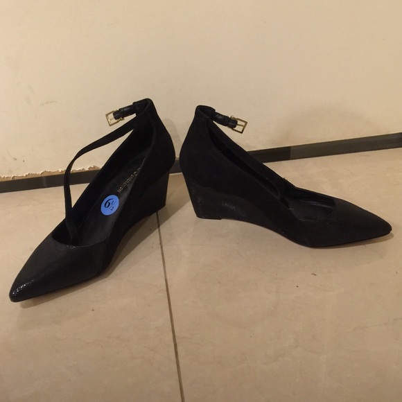 Black wedges
