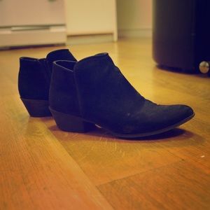 Vera Wang black booties
