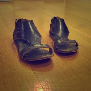 Black leather bed stuy sandals