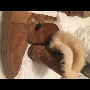 Ugg Bailey Button boots