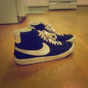 High top vintage style nikes