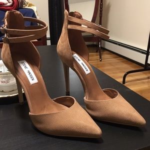 STEVE MADDEN POINTED TOE PUMPS