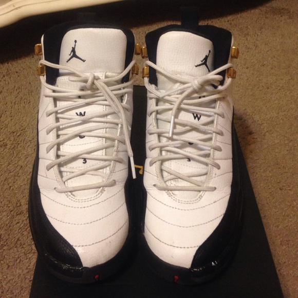 Air Jordan retro 12s Taxis.