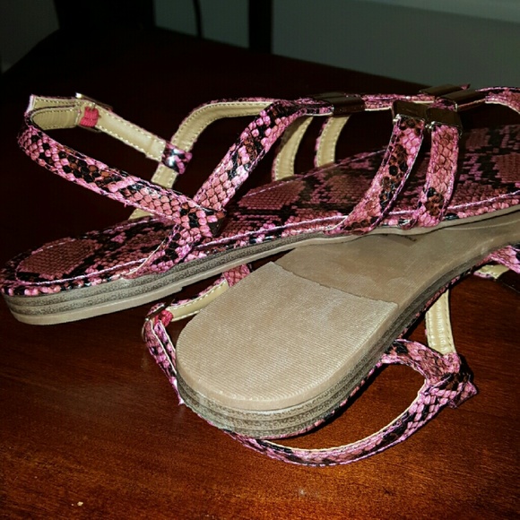 Snake print Sandal - Picture 2 of 3