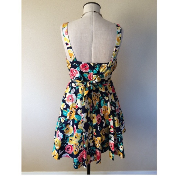 HOST PICK! 4/2 NWT Floral Full Skirt Dress -Junior - Picture 3 of 4