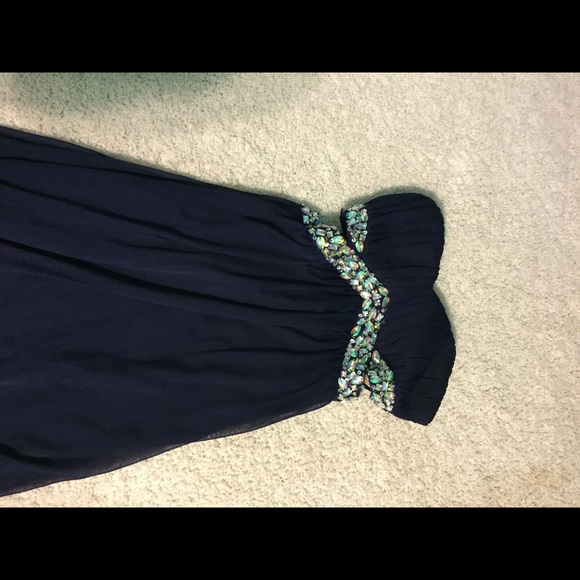 Long Prom Dress!!!😍 willing to negotiate - Picture 4 of 4