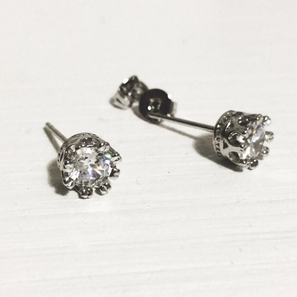 Princess/ queen crown earrings silver & diamond - Picture 1 of 3