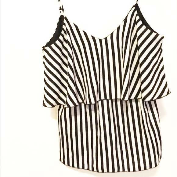 ✨Black & White Stripped V-Neck Blouse✨