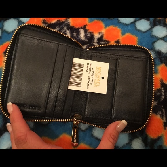 MICHAEL Michael Kors Beige & Navy Billfold Wallet - Picture 3 of 4