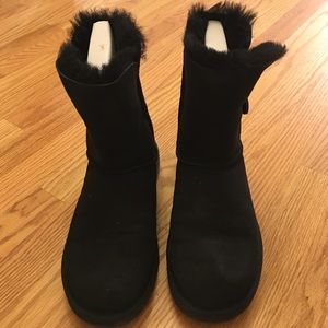 Black Bailey button Uggs
