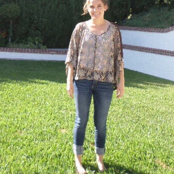 Lacey Leaf Patterned Box Shirt