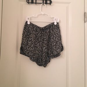 Black and white floral eve shorts