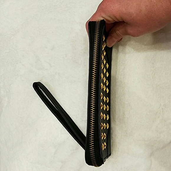 Guess Wristlet - Picture 4 of 4