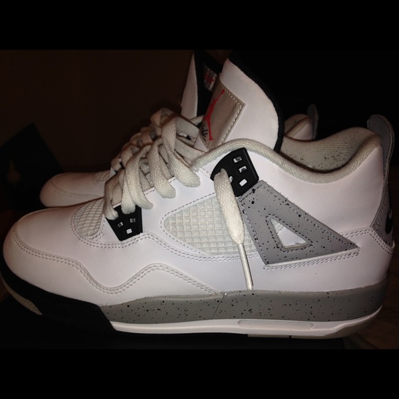 Jordan retro cement 4's 🔥