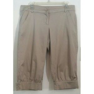 Super cute Khaki equestrian style capris. Sz. 9