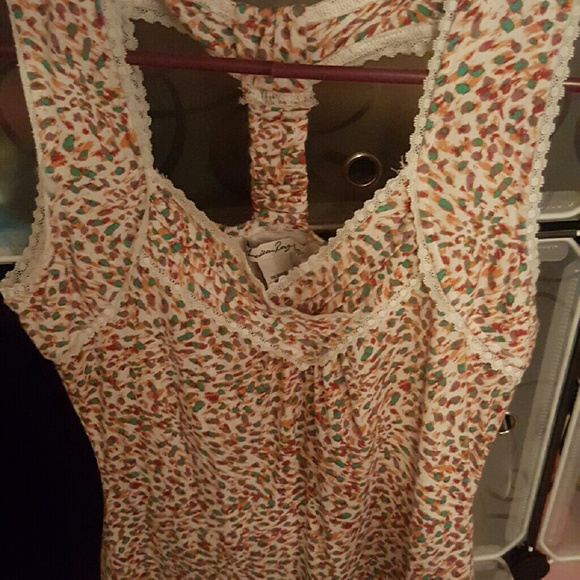 Figure flattering multi color top by American rag - Picture 1 of 3