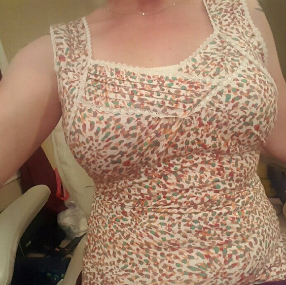 Figure flattering multi color top by American rag - Picture 3 of 3