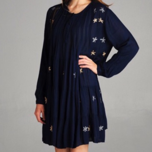 💥HP 10/23💥EMBROIDERED DRESS OR TUNIC IN NAVY - Picture 3 of 3