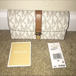 Michael Kors Charlton Flap Wallet in Vanilla