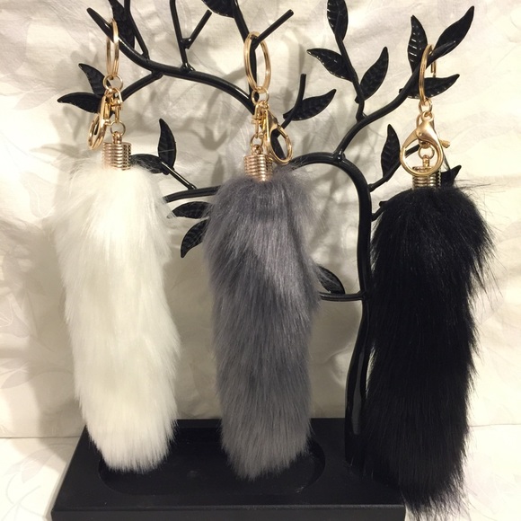 Black fur-tail keychain.