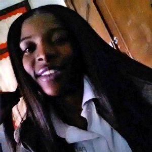 Meet your Posher, Zakia