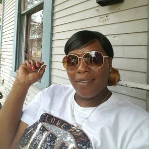 Meet your Posher, Alechia