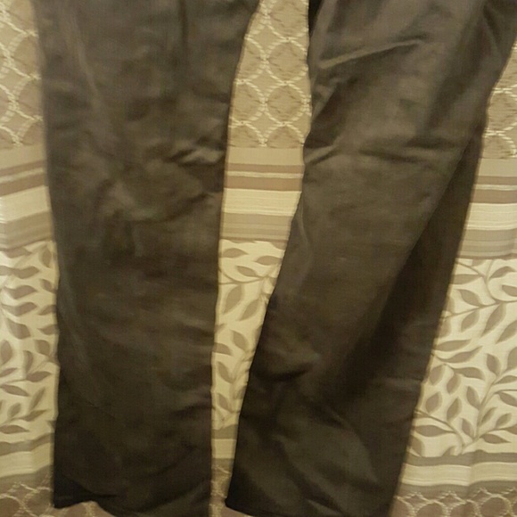 men jeans the color is like a gray with burgundy - Picture 4 of 4