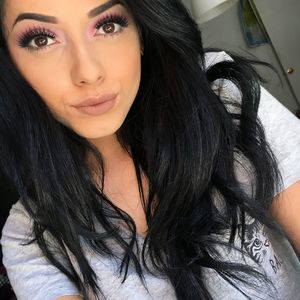 Meet your Posher, Yadira