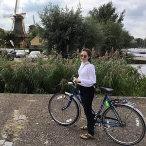 Meet your Posher, Chloe