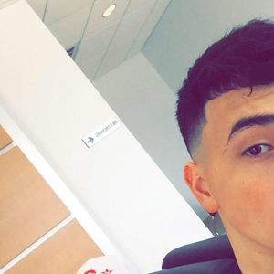 Meet your Posher, Cesar