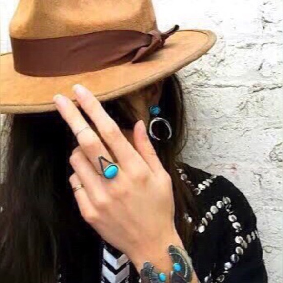 The 2Bandits The Wall Turquoise Ring - Picture 3 of 3