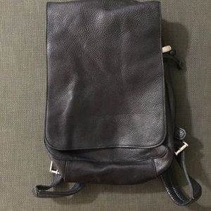 DKNY VINTAGE LEATHER BACKPACK IN BLACK COLOR