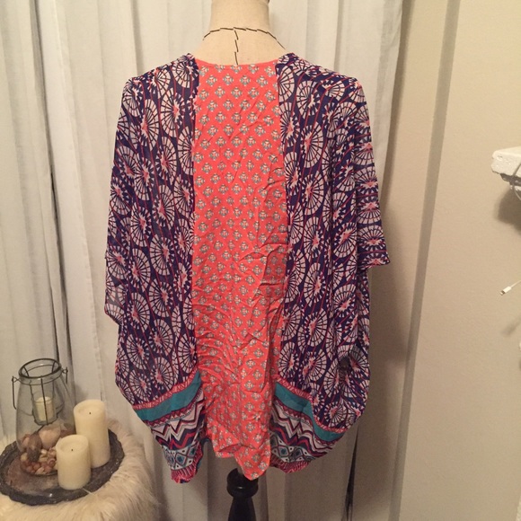 Tribal print Shaw - Picture 2 of 3