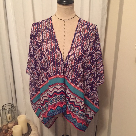 Tribal print Shaw - Picture 3 of 3