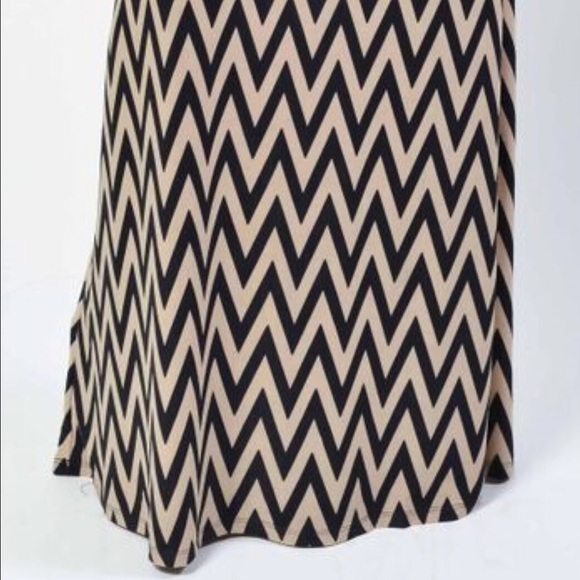 Chevron Maxi Dress - Picture 4 of 4