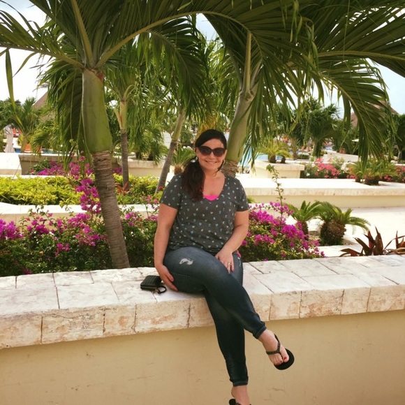 Meet your Posher, Liz - Picture 3 of 4