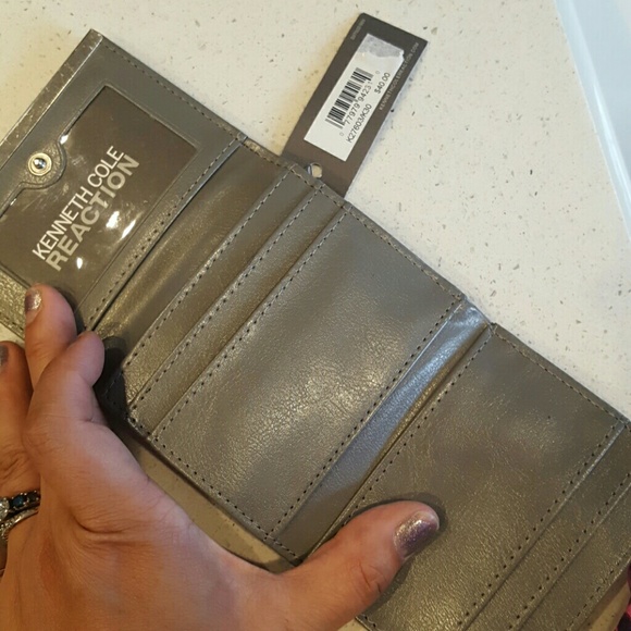 Kenneth Cole Reaction Wallet - Picture 2 of 4